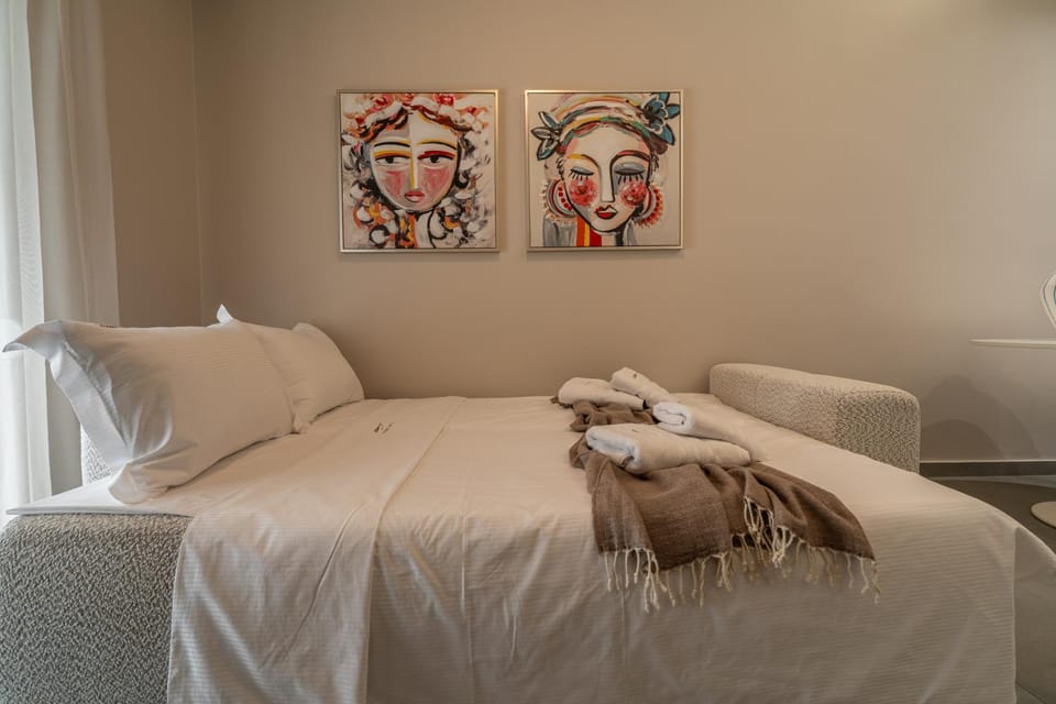 Bed, Photo of the whole room, Decorative detail, Bedroom