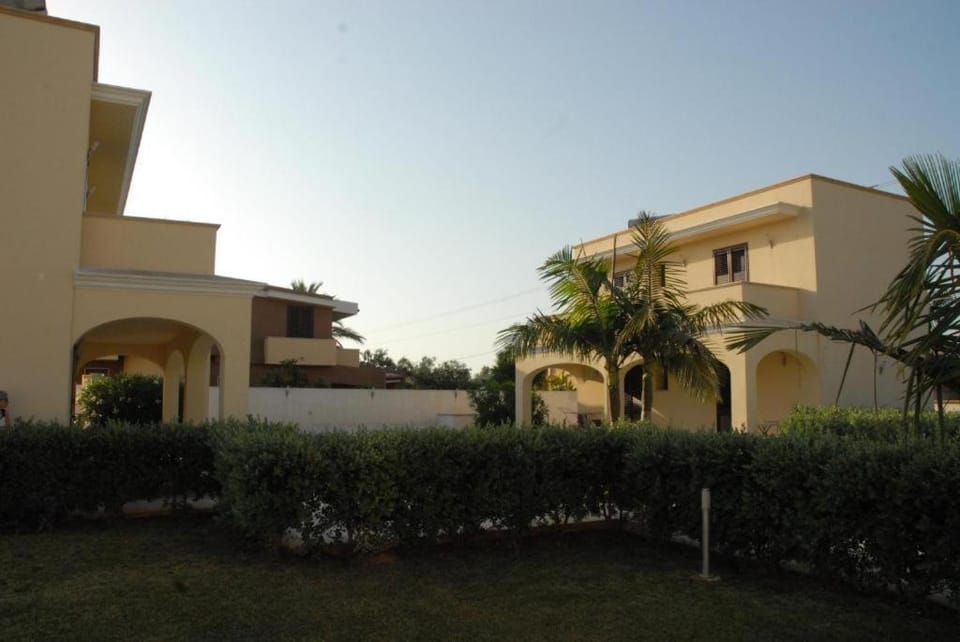 Property building, Day, Garden, Garden view