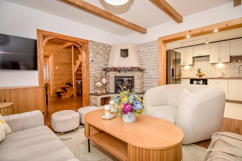 TV and multimedia, Kitchen or kitchenette, Living room, Seating area