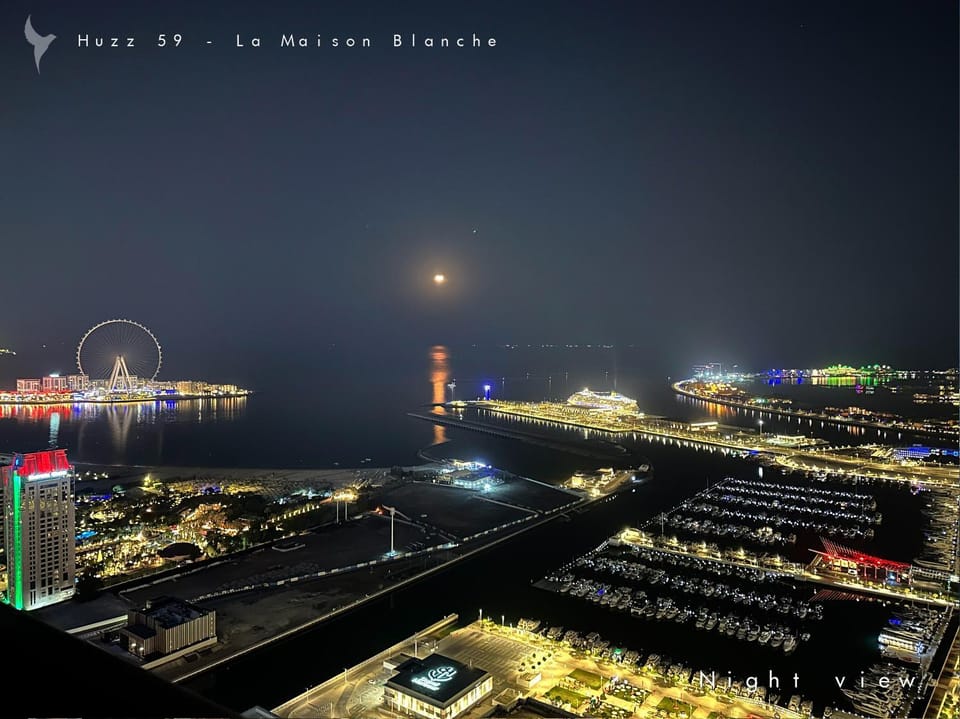 Night, Nightclub / DJ, View (from property/room), City view, Landmark view, Sea view