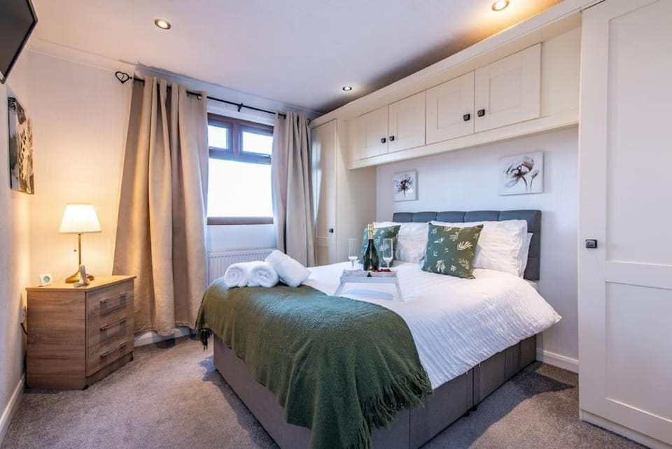 Cosy Countryside Hot Tub Retreat! Fully Central Heated with FREE Parking Apartment in South Derbyshire District