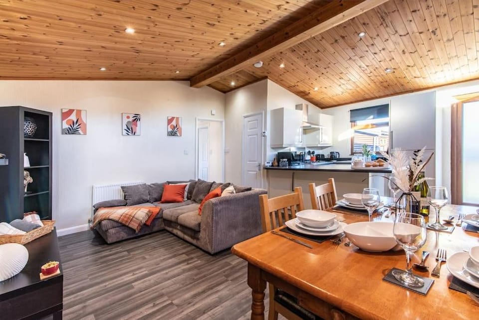 Cosy Countryside Hot Tub Retreat! Fully Central Heated with FREE Parking Apartment in South Derbyshire District