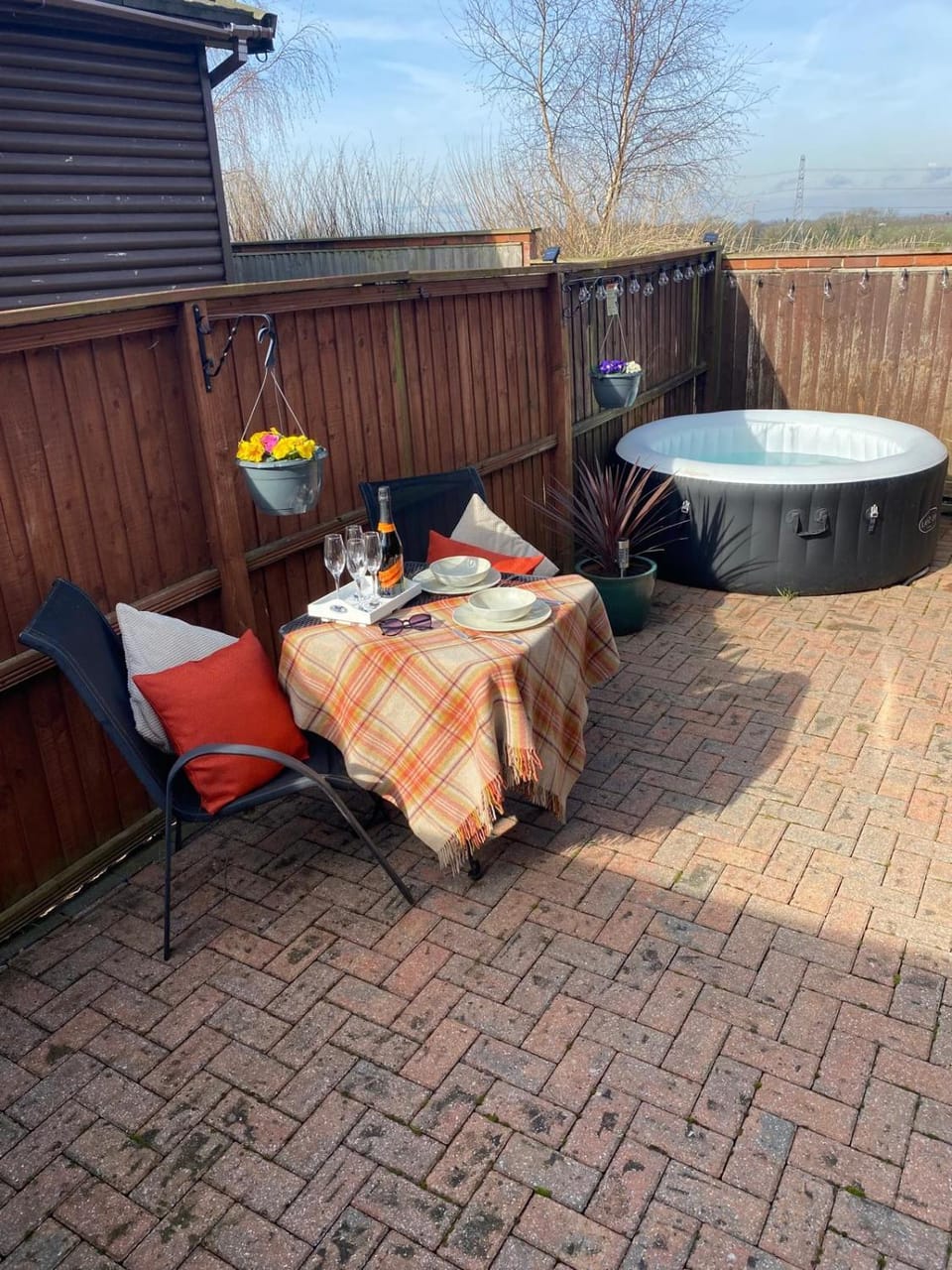 Cosy Countryside Hot Tub Retreat! Fully Central Heated with FREE Parking Apartment in South Derbyshire District