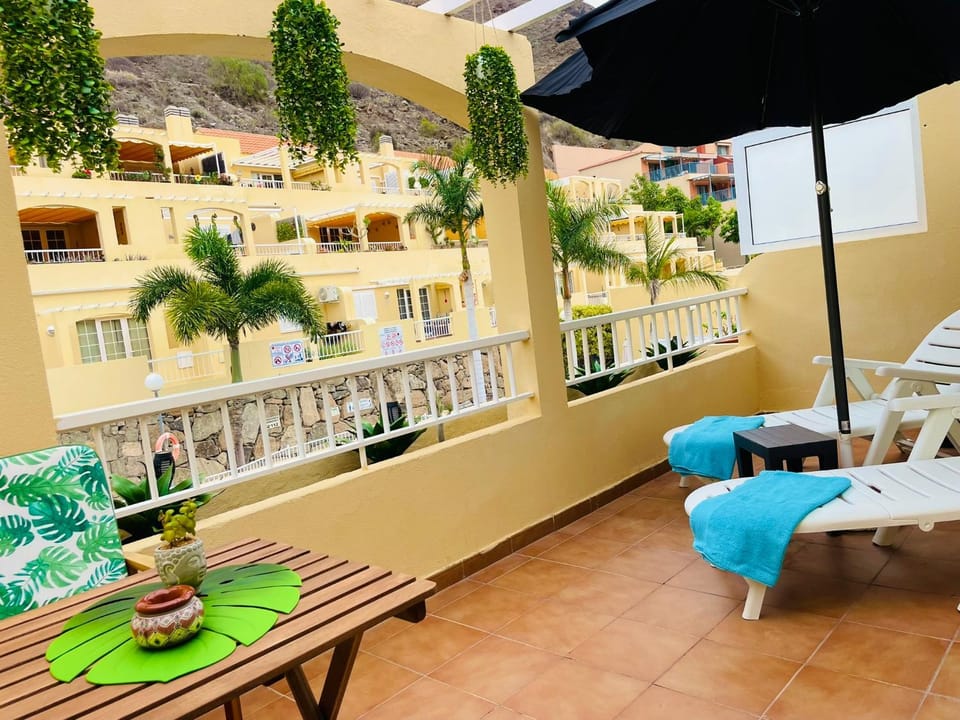 Property building, Day, View (from property/room), Balcony/Terrace, Seating area, Pool view, Swimming pool, sunbed