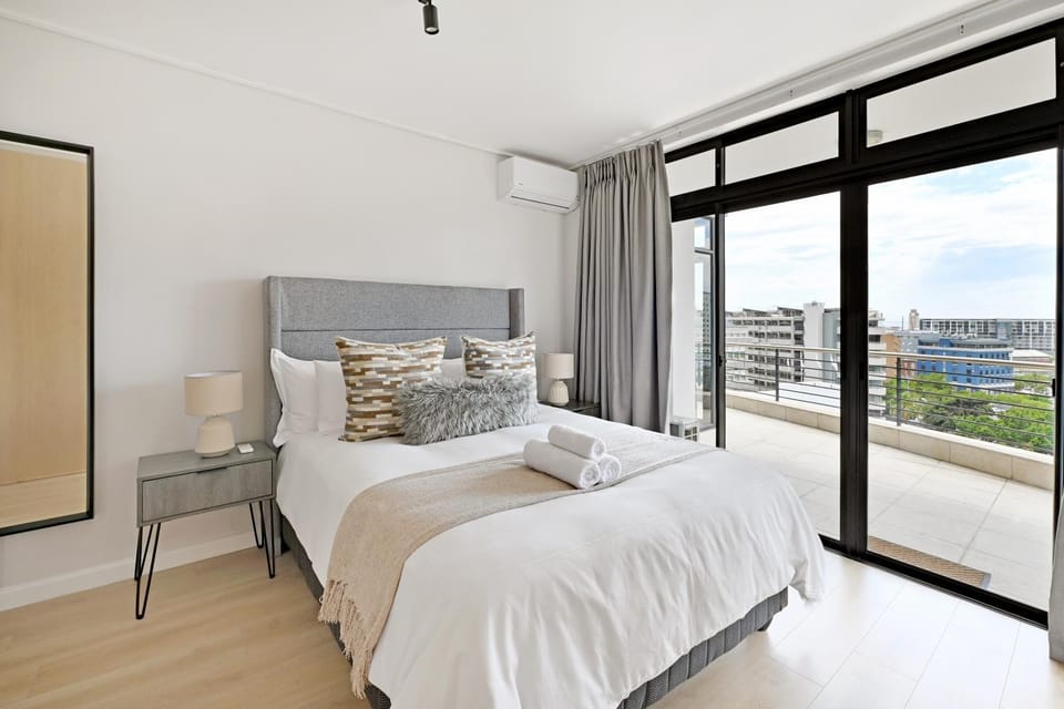 Luxury Apartment in De Waterkant with Amazing Views and Spacious Apartment in Cape Town