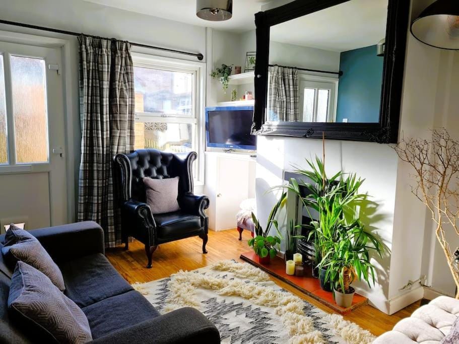 'Shakespeare Cottage' - Free Parking near Salisbury Railway Station & Walk to City House in Salisbury