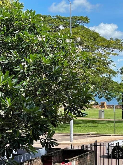 CBD Esplanade Location - Quiet & Comfortable Apartment in Darwin