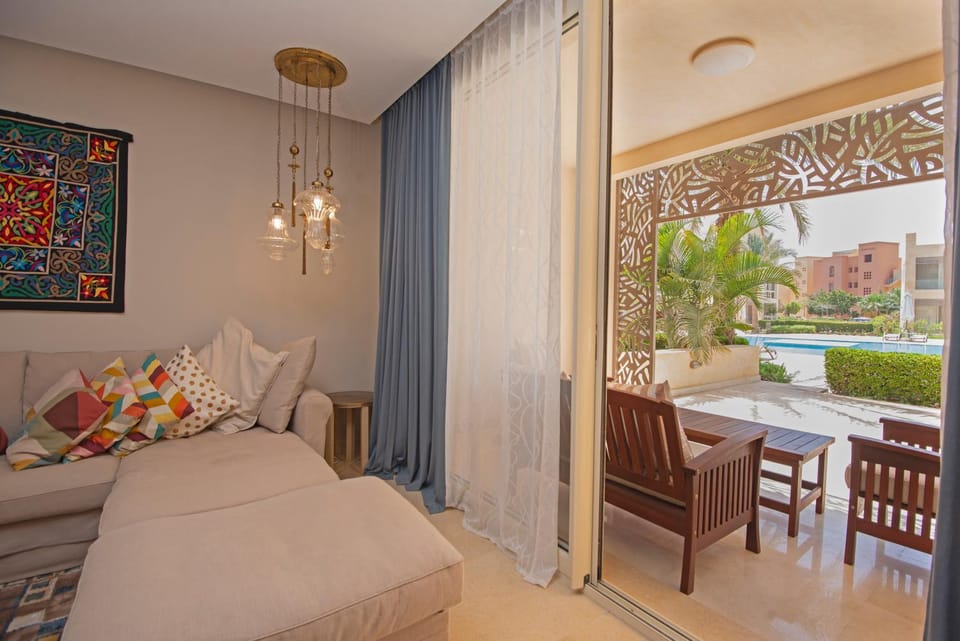 Patio, View (from property/room), Balcony/Terrace, Living room