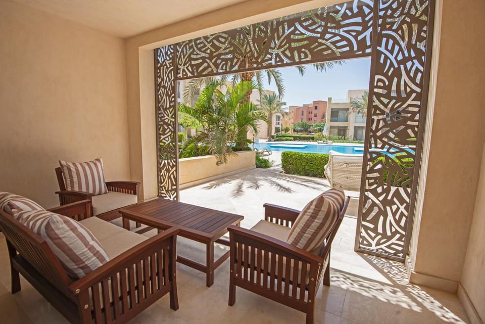 Property building, Property logo or sign, View (from property/room), Balcony/Terrace, Pool view, Swimming pool, sunbed