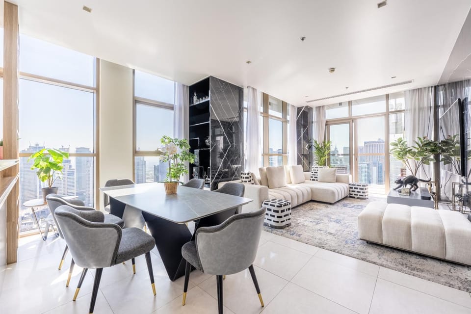 Living room, Seating area, Dining area