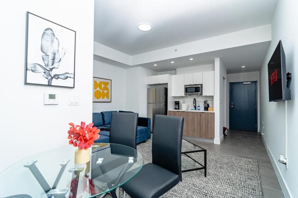 Bright 1BR with Netflix and King Bed Near Brickell and Marlins Park Apartment in Miami