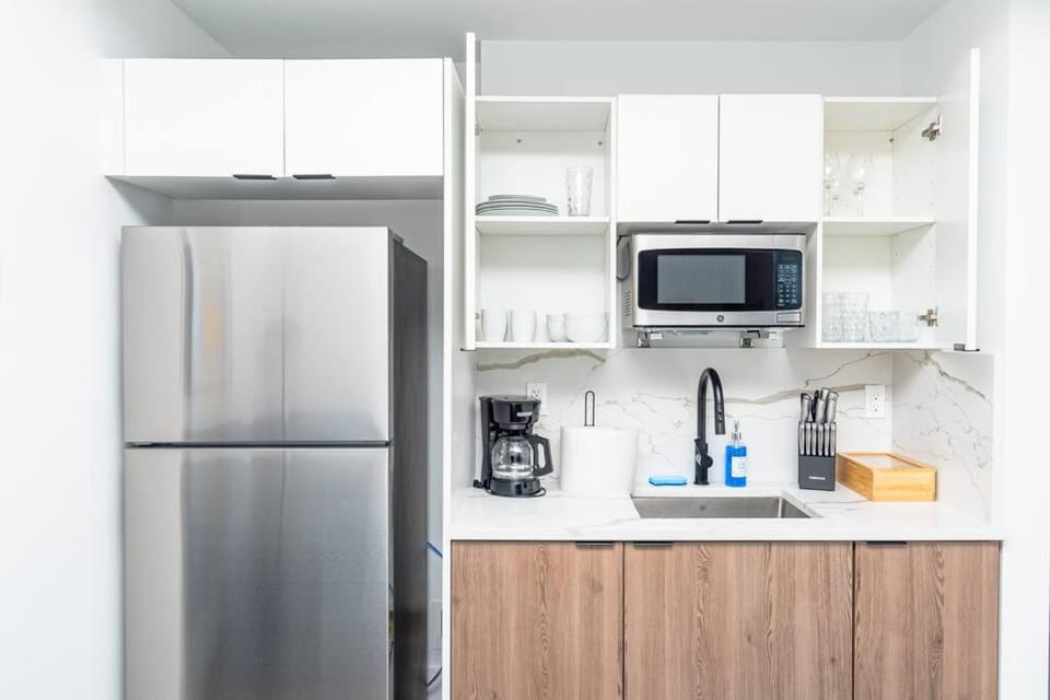 Bright 1BR with Netflix and King Bed Near Brickell and Marlins Park Apartment in Miami