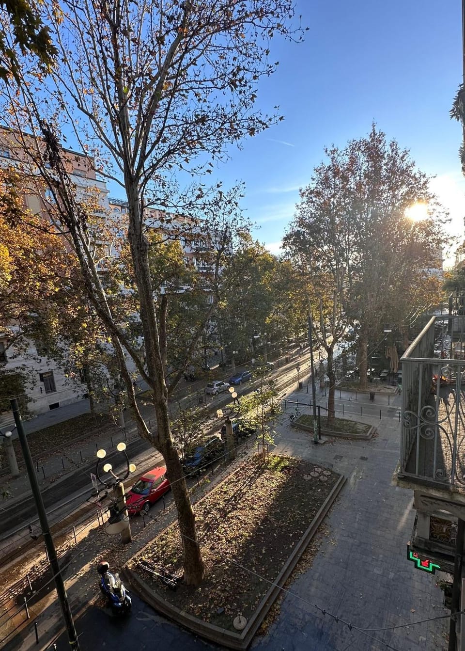 Day, Neighbourhood, Location