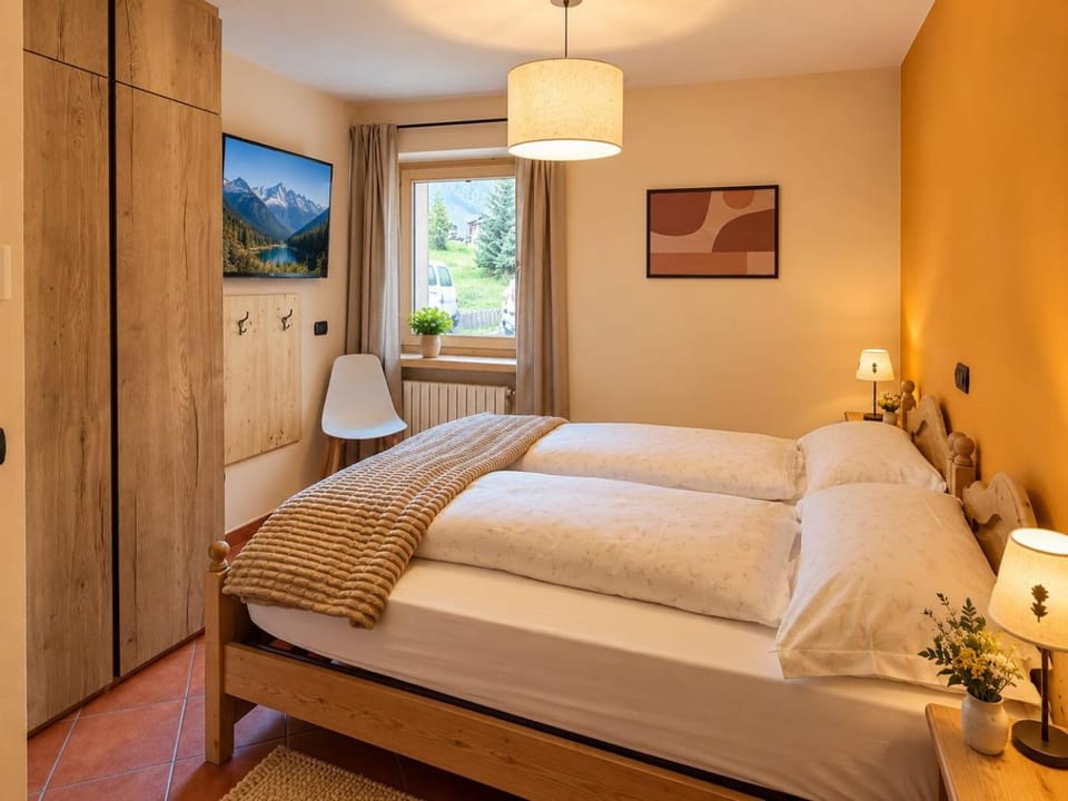 Bed, TV and multimedia, Photo of the whole room, Bedroom, wardrobe