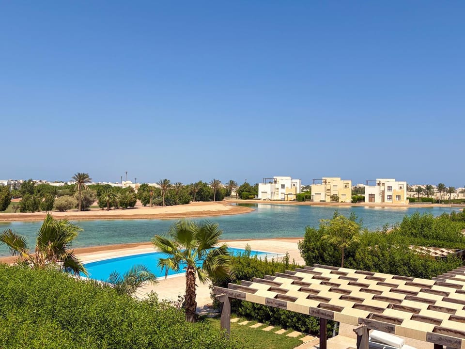 Property building, Natural landscape, Lake view, Pool view, Sea view, Swimming pool, sunbed