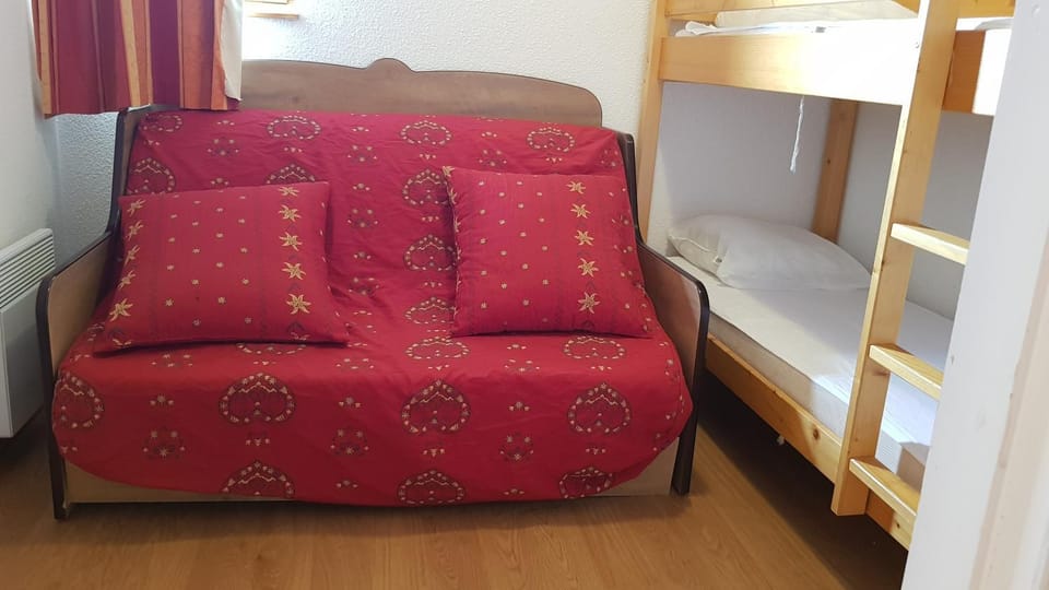 Bed, Photo of the whole room, Bedroom, bunk bed