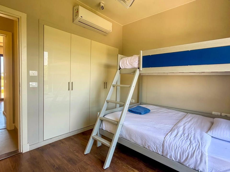 Photo of the whole room, Bedroom, bunk bed, air conditioner
