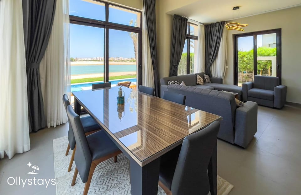 View (from property/room), Living room, Dining area