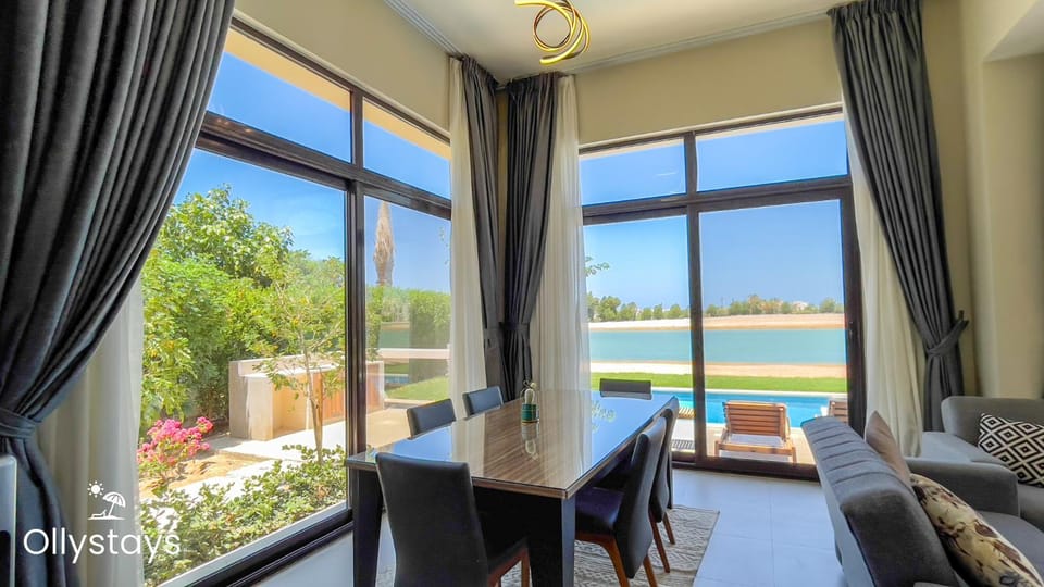 Dining area, Pool view, Sea view