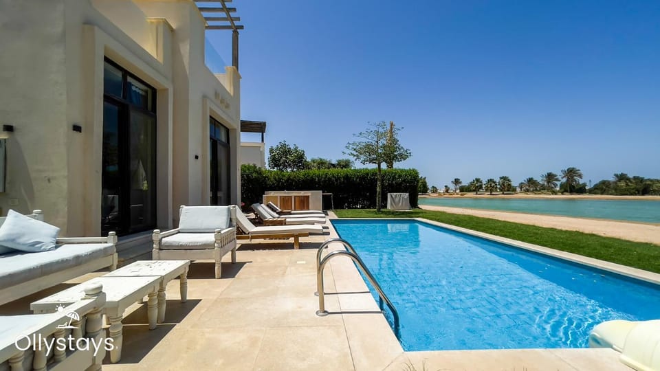 View (from property/room), Sea view, Swimming pool