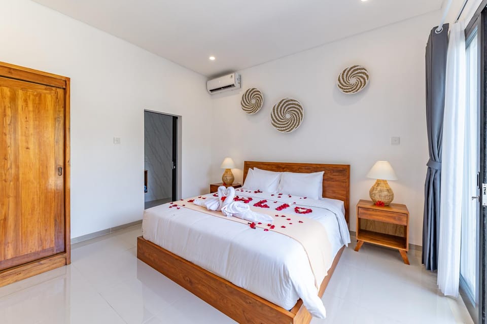 Bed, Photo of the whole room, Bedroom, air conditioner