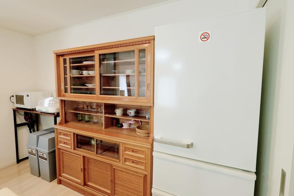 microwave, kitchen