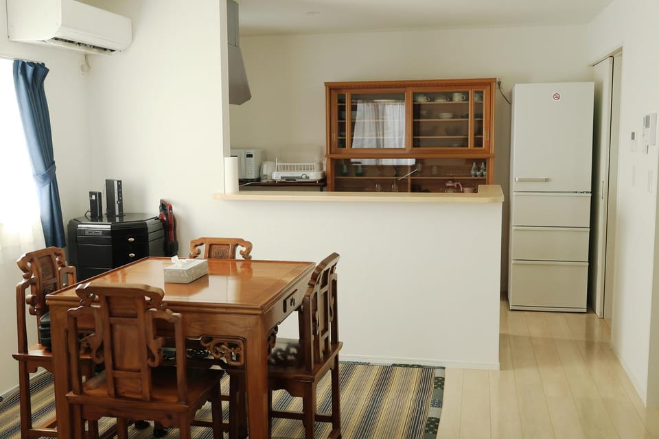 Dining area, kitchen