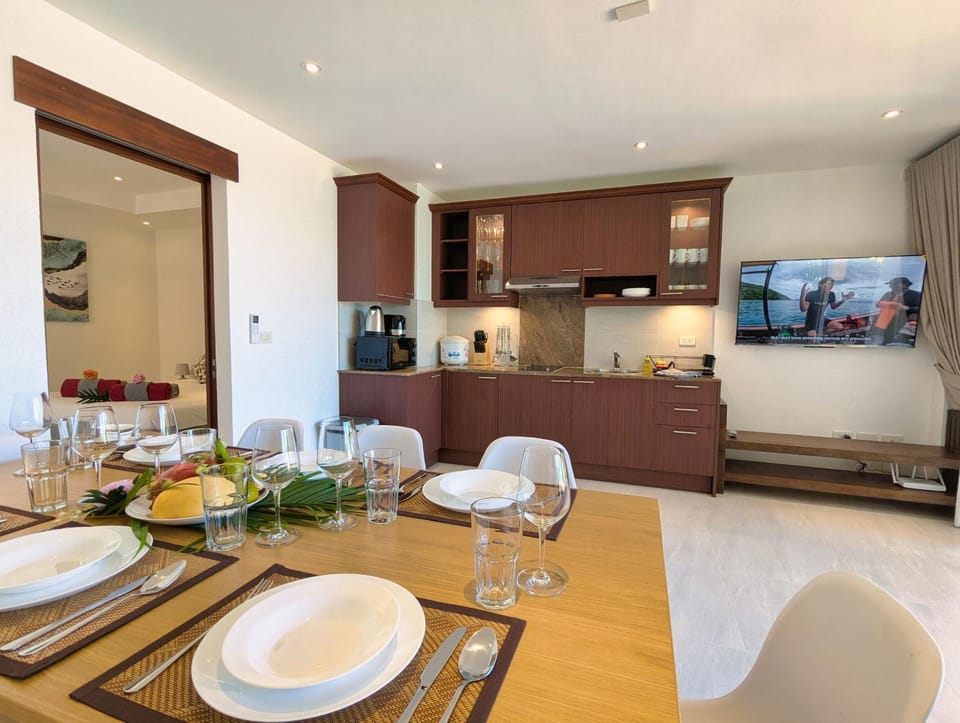 TV and multimedia, Kitchen or kitchenette, Seating area, Dining area, stove