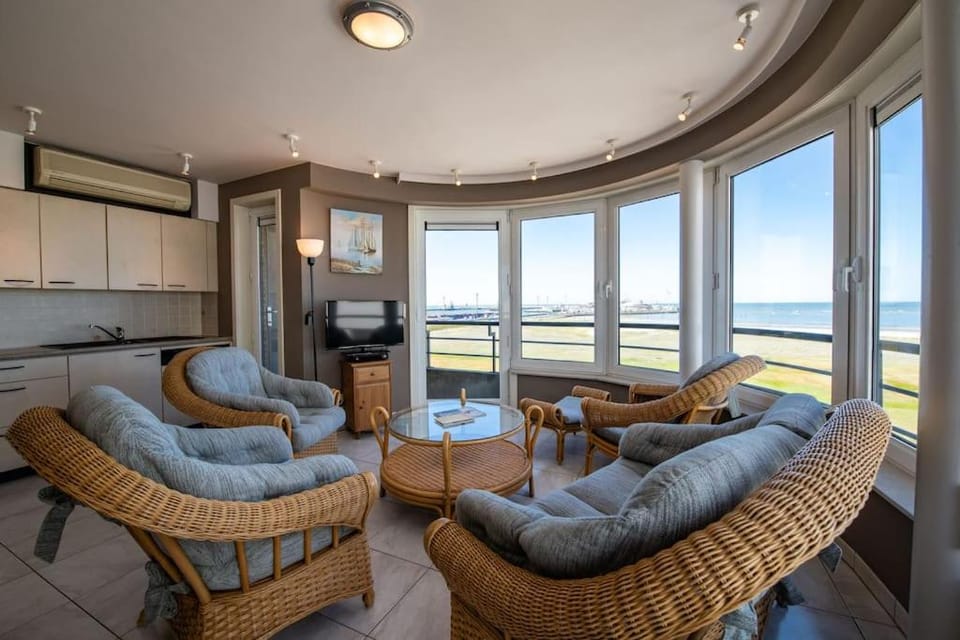 Uniek panoramisch zeezicht & strandcabine Cabin in Knokke-Heist