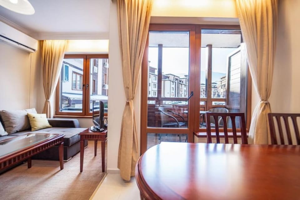 Living room, Seating area, Dining area, air conditioner