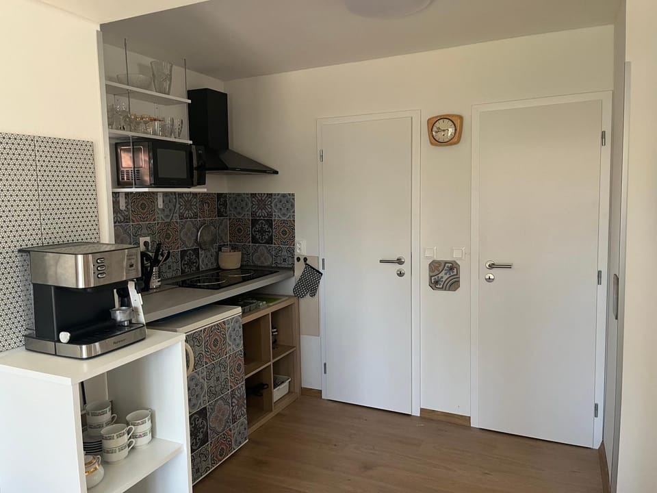 Toilet, Bathroom, Kitchen or kitchenette, Communal kitchen, kitchen, kitchen