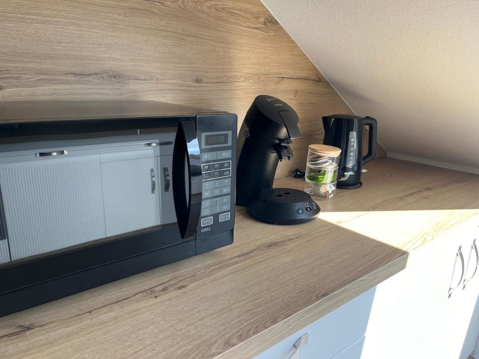 Coffee/tea facilities, microwave
