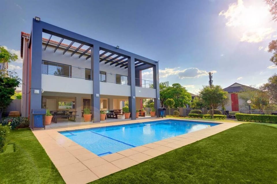 Stunning 2 bed Apartment near Monte Casino Apartment in Sandton