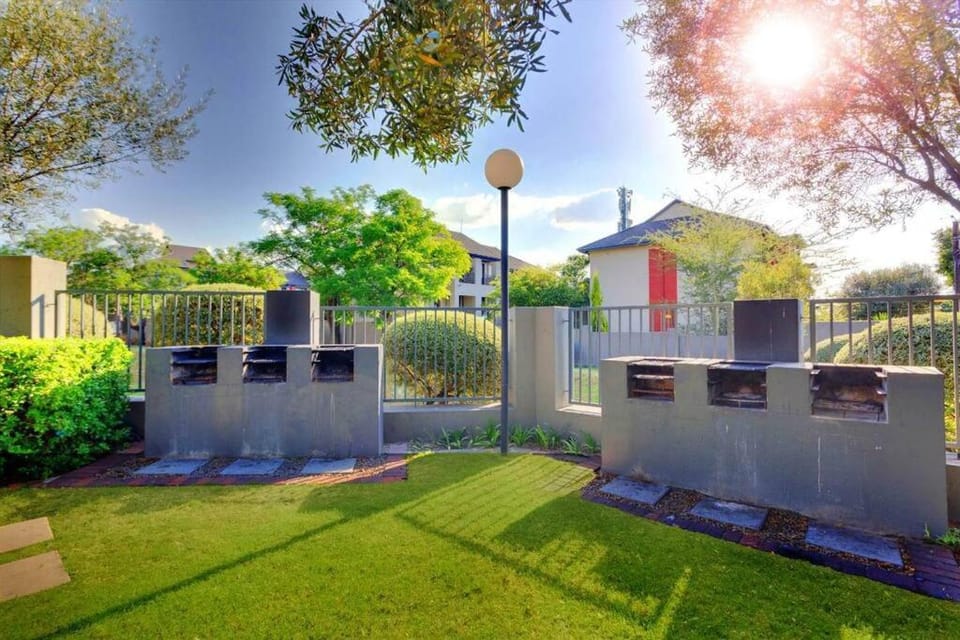 Stunning 2 bed Apartment near Monte Casino Apartment in Sandton