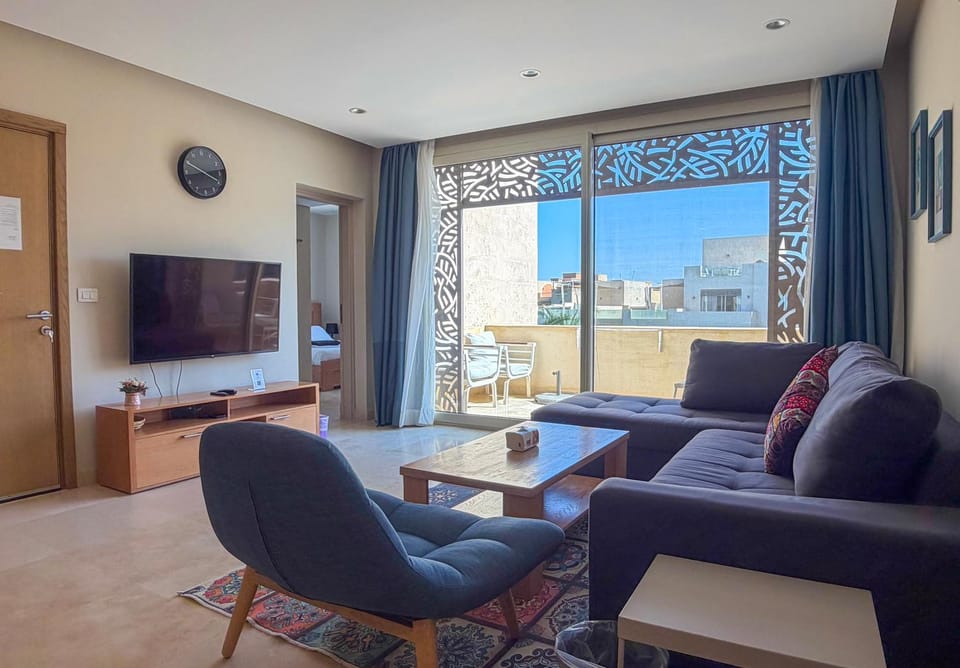 TV and multimedia, Living room, Seating area, Evening entertainment