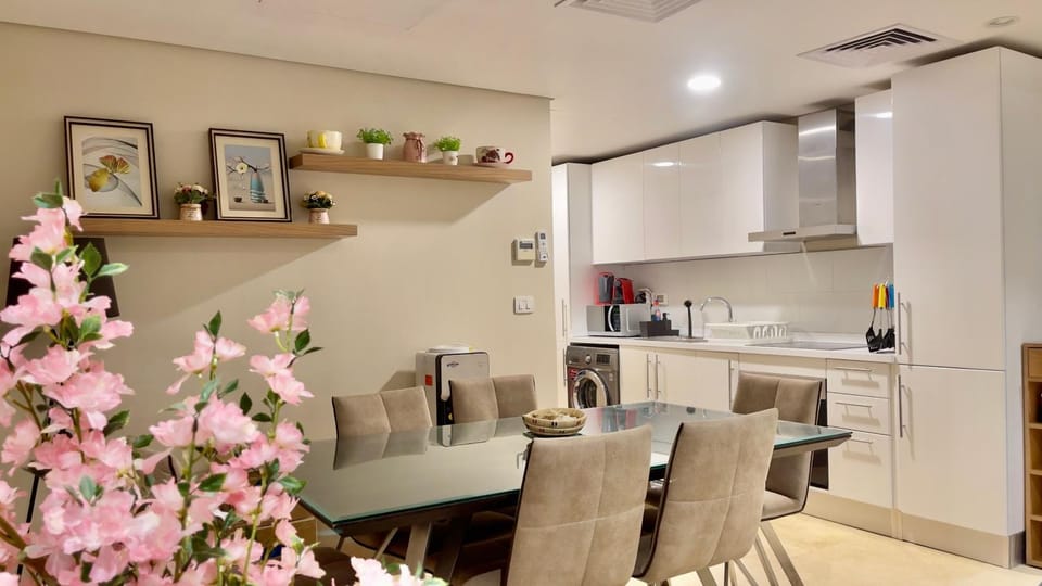 Kitchen or kitchenette, Living room, Dining area