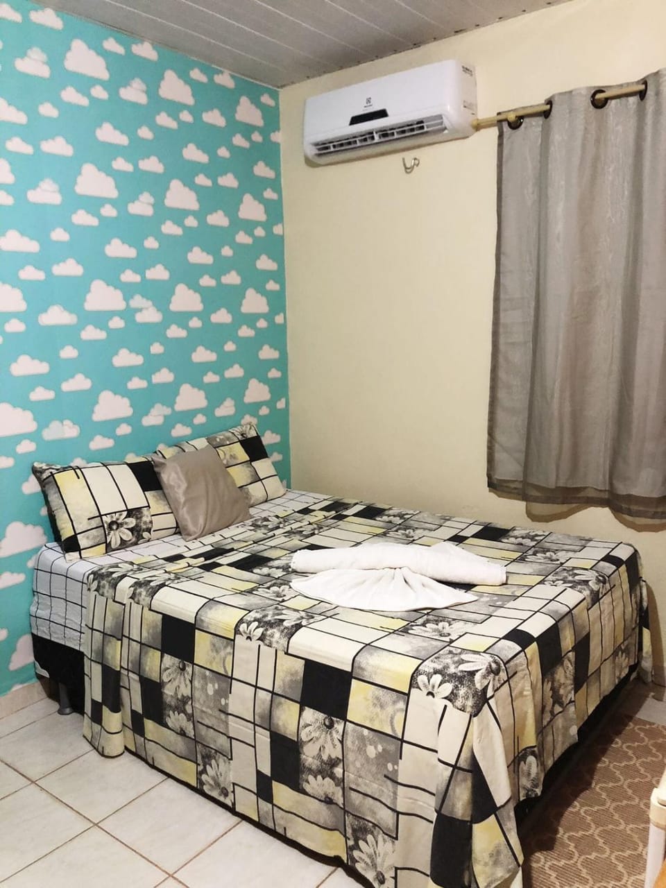Photo of the whole room, Bedroom, towels, air conditioner