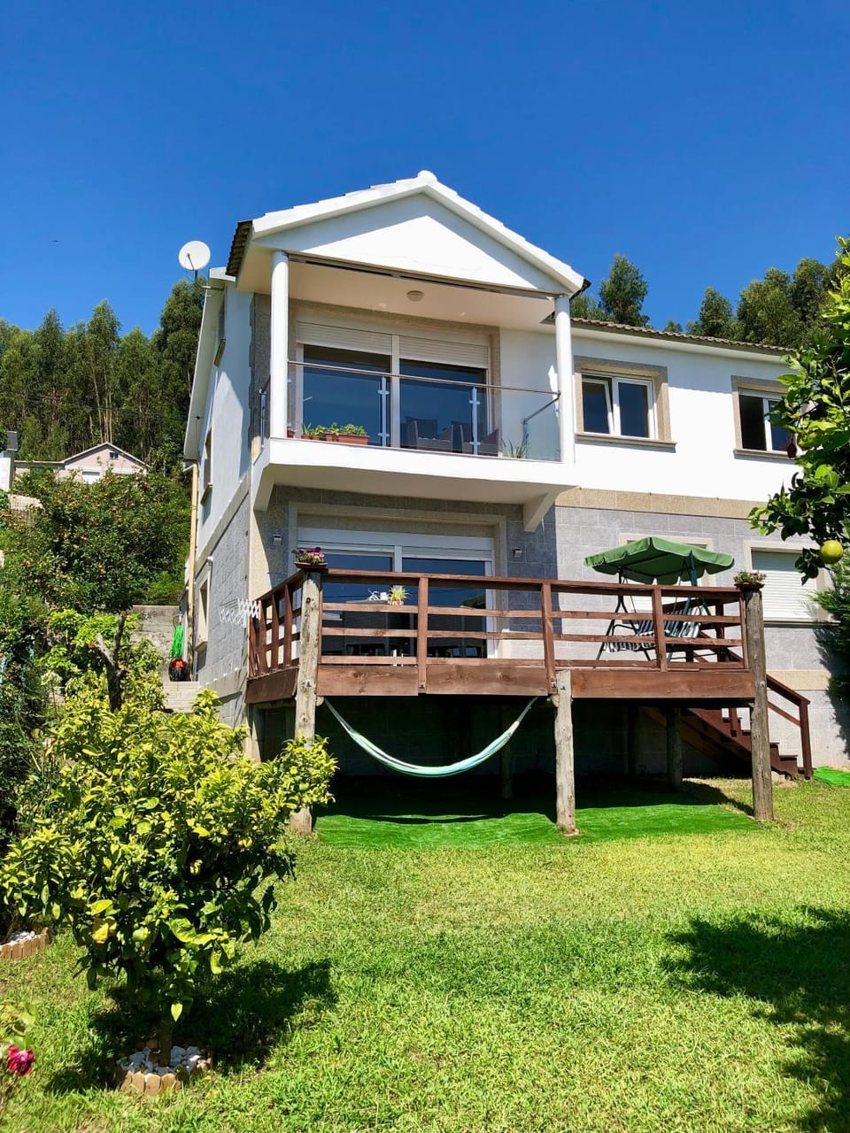 Property building, Spring, Day, Natural landscape, Garden, Garden view