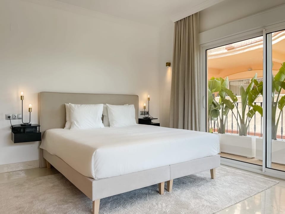 Aloha Hills Club Luxury Retreat Pools Gym Spa Apartment in Marbella