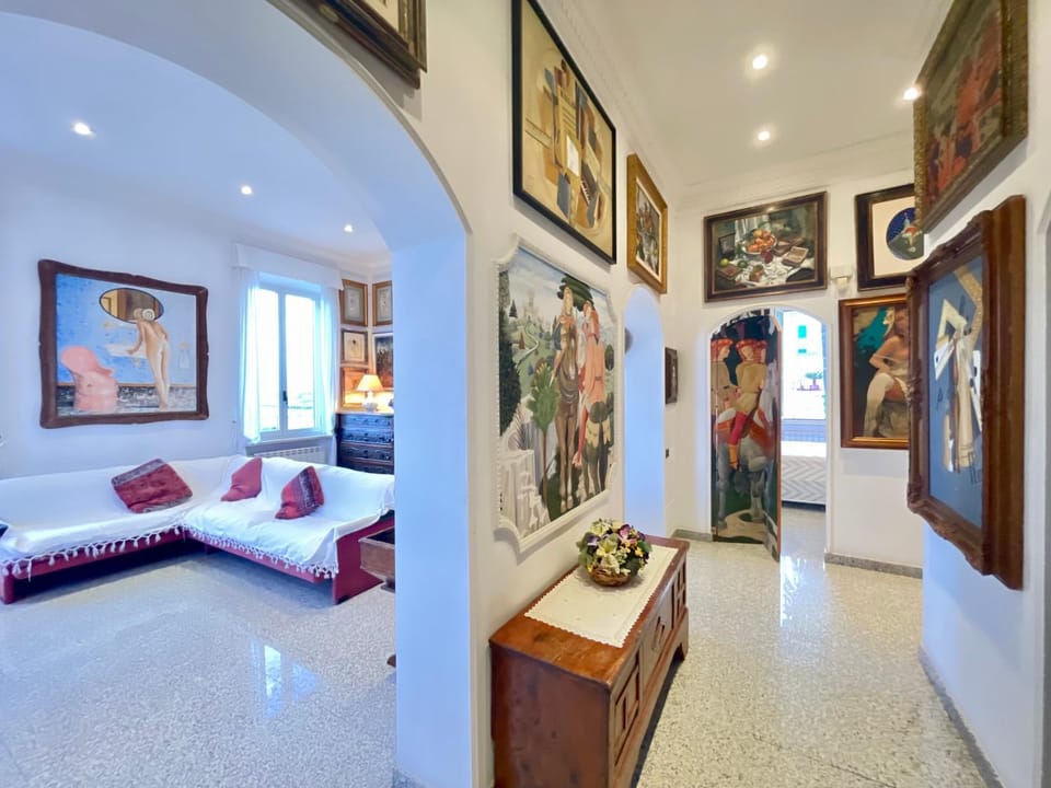 Living room, Photo of the whole room