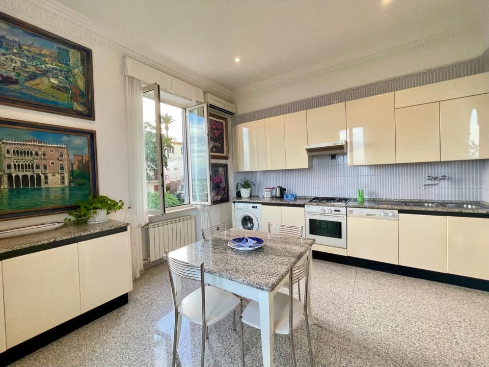 Kitchen or kitchenette, Dining area, dishwasher, oven, stove