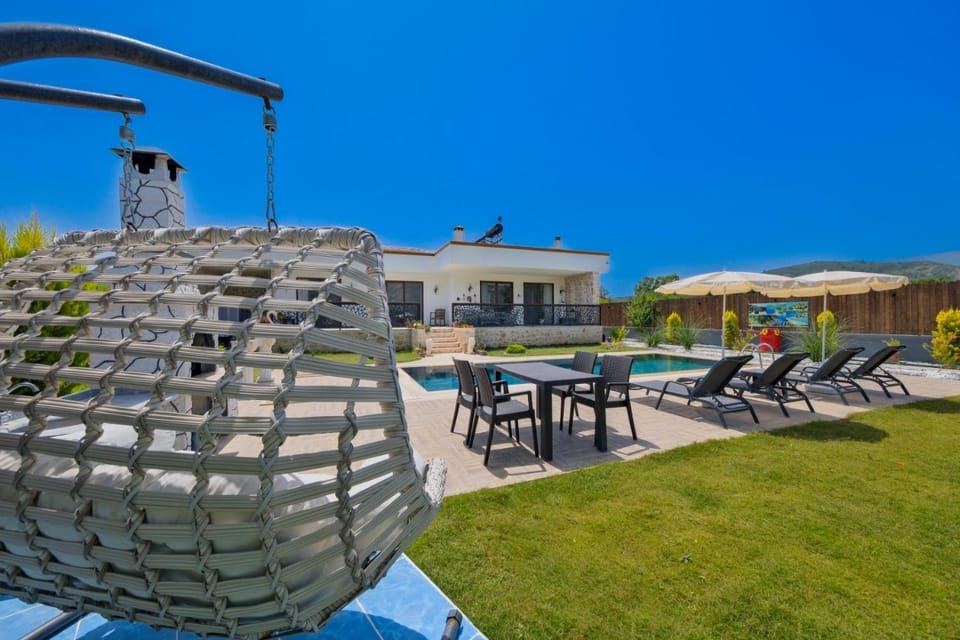 Patio, BBQ facilities, Garden, Dining area, Swimming pool, sunbed