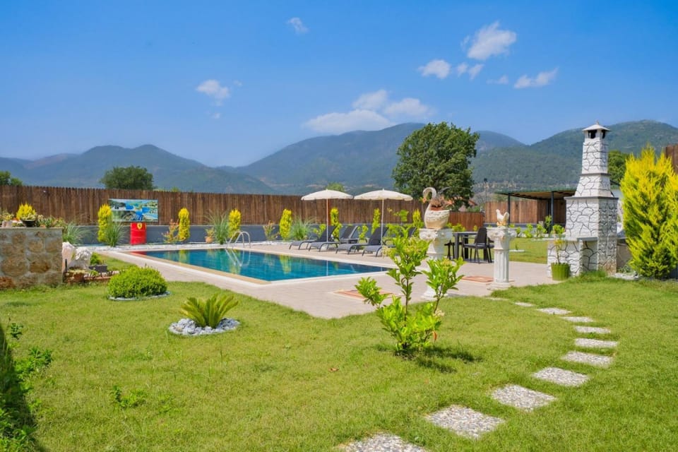 BBQ facilities, Garden, Mountain view, Swimming pool, sunbed