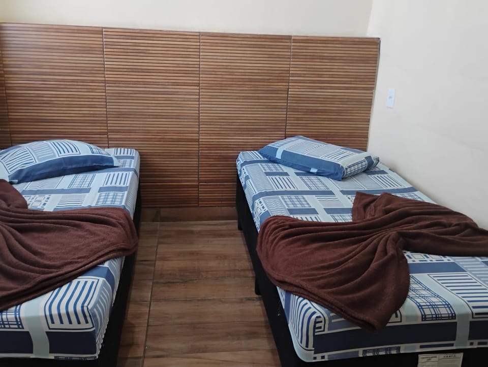 Quarto duplo para 4 pessoas a só 600 metros da Basílica Apartment in State of São Paulo