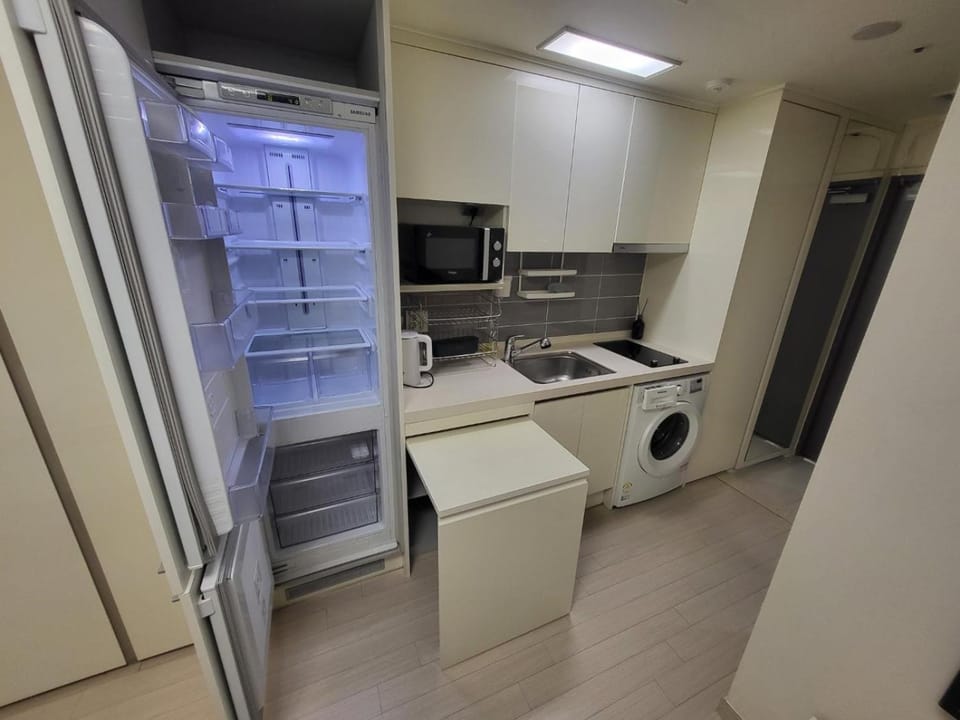 2608 # Gangnam Urban Vogue Suites#Sinnonhyeon Stn Exit 9, 1-min #Top-rated Unit # All-New Furniture & Peaceful Vibe Apartment in Seoul