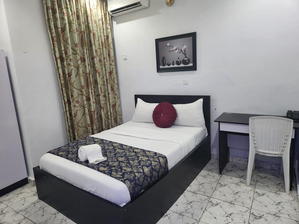 Bed, Bedroom, air conditioner