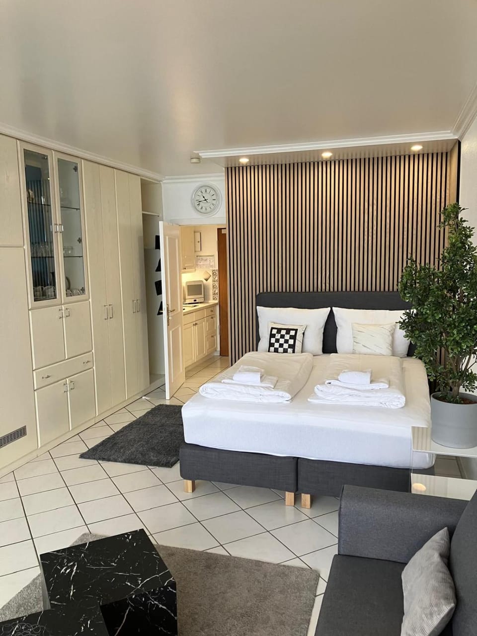 Living room, Photo of the whole room, Bedroom