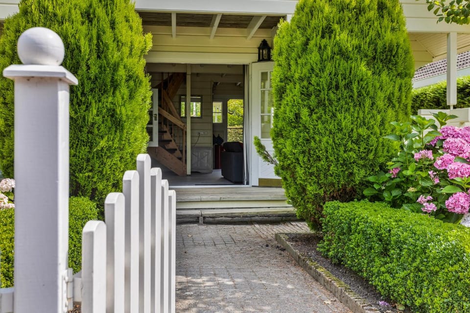 Facade/entrance, Garden