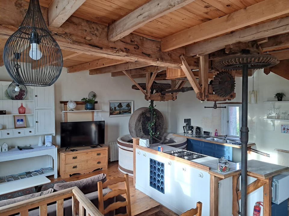 Gîte insolite dans un moulin à eau avec spa privatif House in Nouvelle-Aquitaine