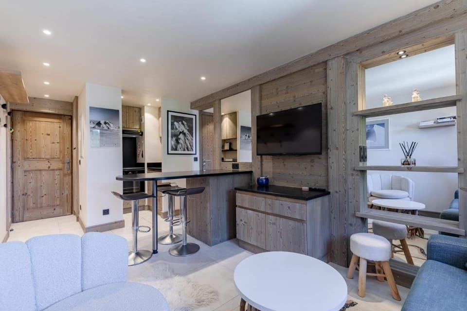 Grand Sud - Cosy two bedroom ski in and out Apartment in Les Allues